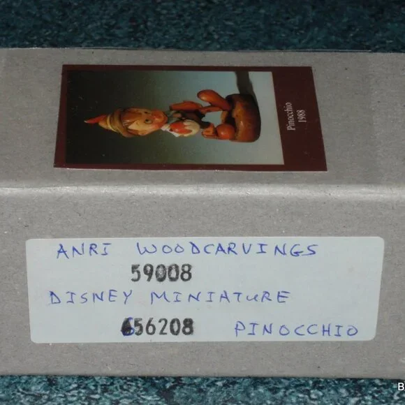 ANRI DISNEY MINIATURE 2" WOOD CARVING FROM ITALY PINOCCHIO WITH APPLE WITH BOX!